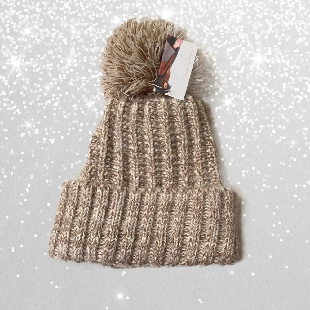 *MUST GO* 🆕 w/ Tags Heathered Tan Cable Knit Beanie w/ Pom Pom on Top